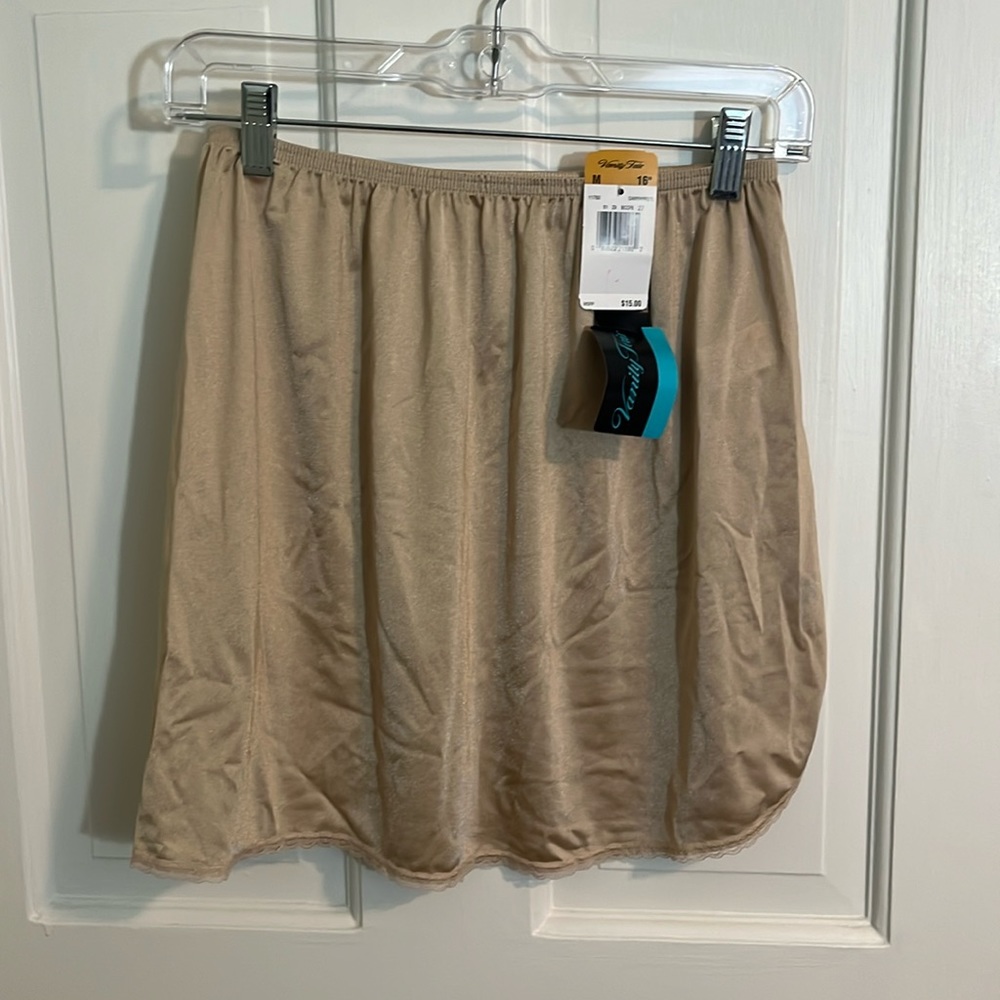 NWT Vanity Fair Nude Half Slip 16”